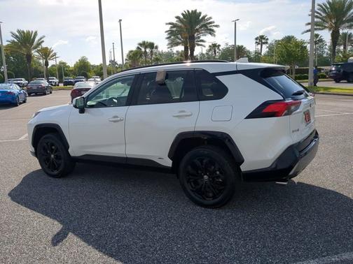 2022 Toyota RAV4 Hybrid SE