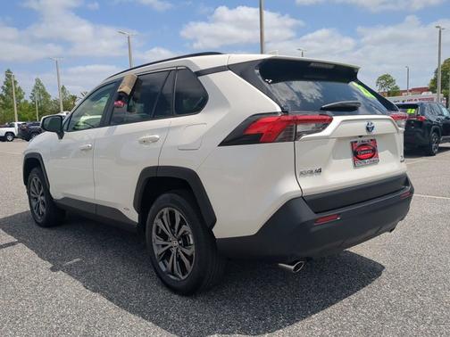 2022 Toyota RAV4 Hybrid XLE Premium
