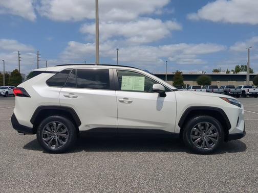 2022 Toyota RAV4 Hybrid XLE Premium