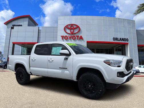 White 2022 Toyota Tacoma SR5