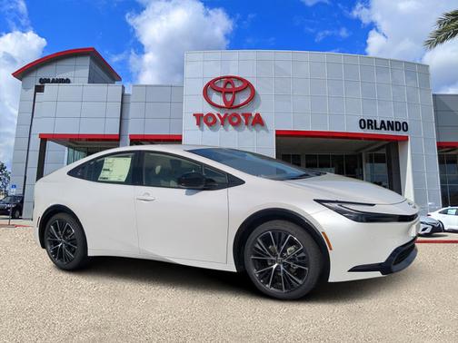 2025 Toyota Prius XLE