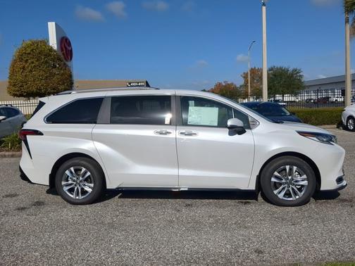 2025 Toyota Sienna Limited