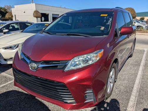 2018 Toyota Sienna LE