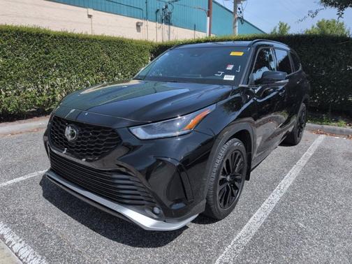Midnight Black Metallic 2023 Toyota Highlander XSE