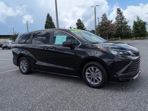 Midnight Black Metallic 2025 Toyota Sienna LE