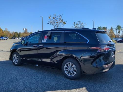 2025 Toyota Sienna XLE