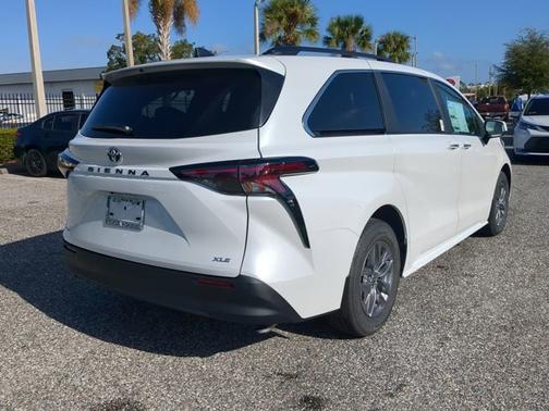 2025 Toyota Sienna XLE