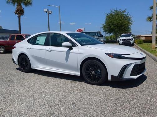 Ice 2026 Toyota Camry SE