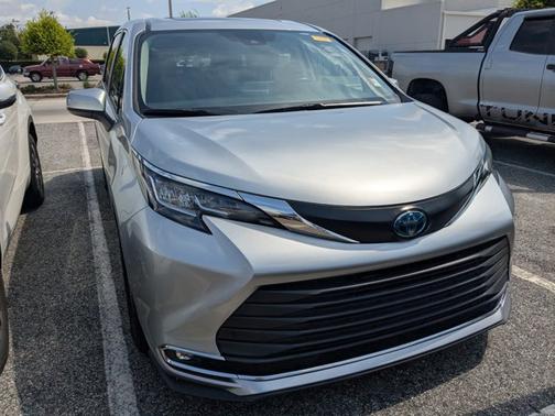 2022 Toyota Sienna XLE