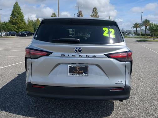 2022 Toyota Sienna XLE