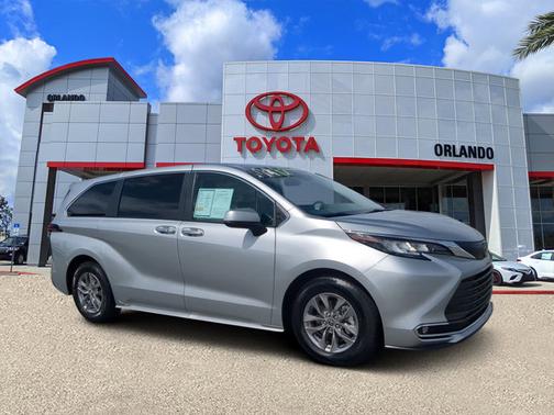 2022 Toyota Sienna XLE