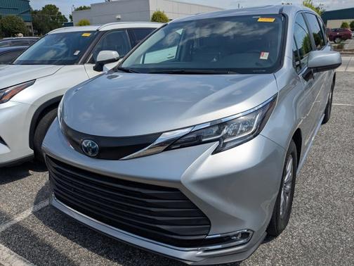 2022 Toyota Sienna XLE