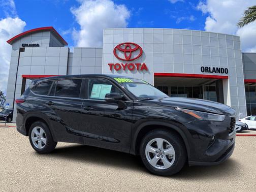 Midnight Black Metallic 2023 Toyota Highlander LE