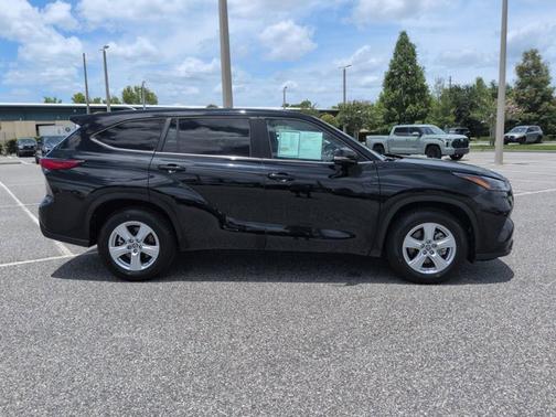Midnight Black Metallic 2023 Toyota Highlander LE
