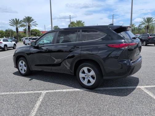 Midnight Black Metallic 2023 Toyota Highlander LE