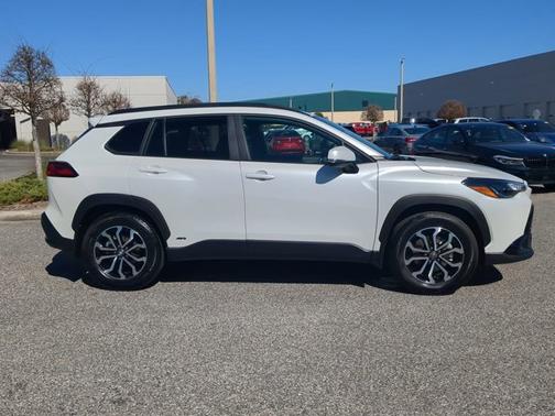 2023 Toyota Corolla Cross Hybrid SE