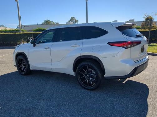 2021 Toyota Highlander LE
