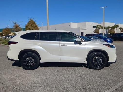 2021 Toyota Highlander LE