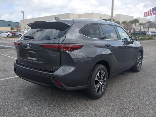2025 Toyota Highlander XLE