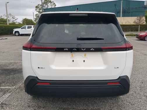 Ice 2026 Toyota RAV4 LE