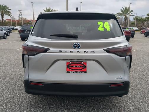 2024 Toyota Sienna LE