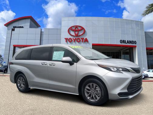 2024 Toyota Sienna LE