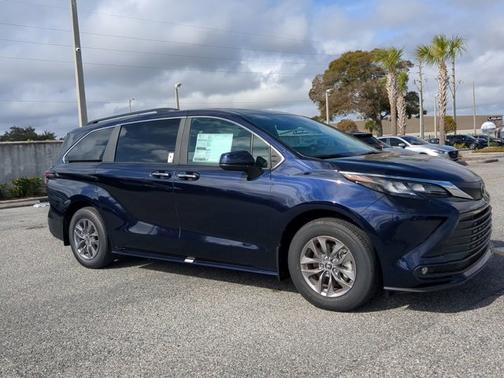 2025 Toyota Sienna XLE