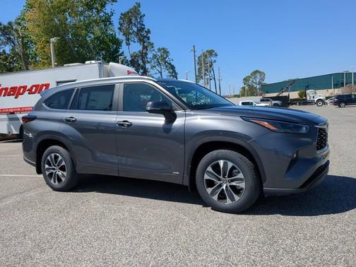 2025 Toyota Highlander Hybrid XLE