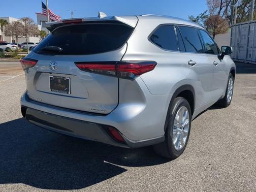 2022 Toyota Highlander Limited