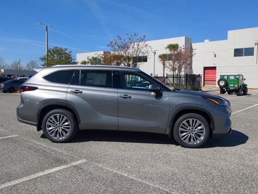 2026 Toyota Highlander Hybrid Platinum