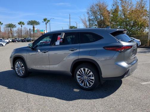 2026 Toyota Highlander Hybrid Platinum