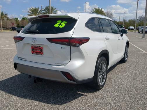 2025 Toyota Highlander 