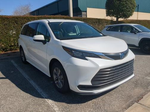 2024 Toyota Sienna LE