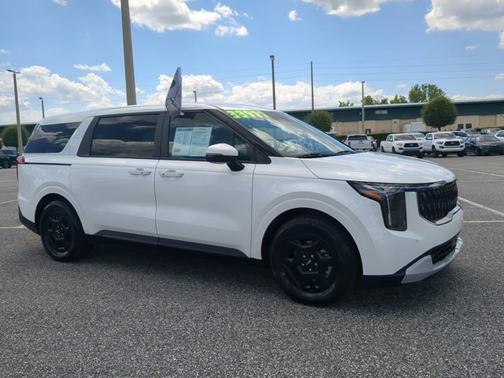 Snow White Pearl 2025 Kia Carnival LXS