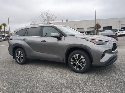 2026 Toyota Highlander Hybrid XLE
