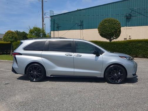 2022 Toyota Sienna XSE