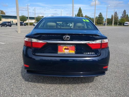 2013 Lexus ES 300h Base
