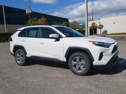 2025 Toyota RAV4 Hybrid XLE