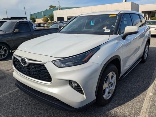 2022 Toyota Highlander LE