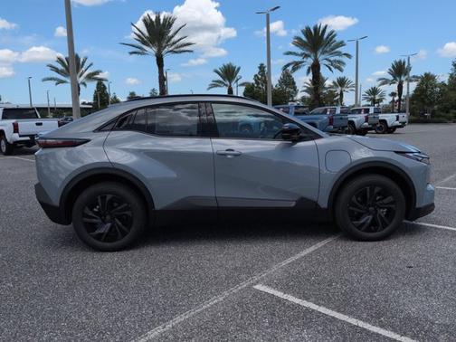 Cement 2026 Toyota C-HR SE