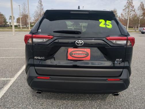 2025 Toyota RAV4 Hybrid XLE