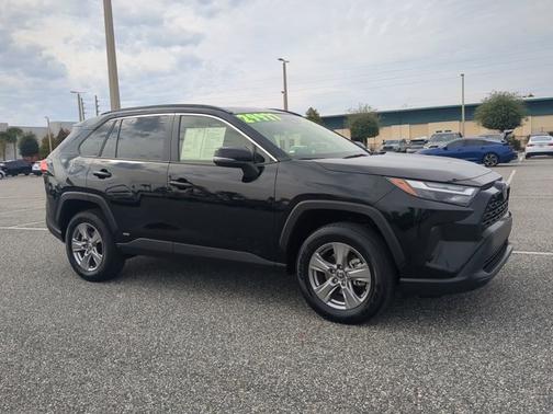 2025 Toyota RAV4 Hybrid XLE