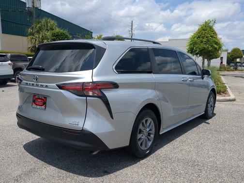 2022 Toyota Sienna XLE