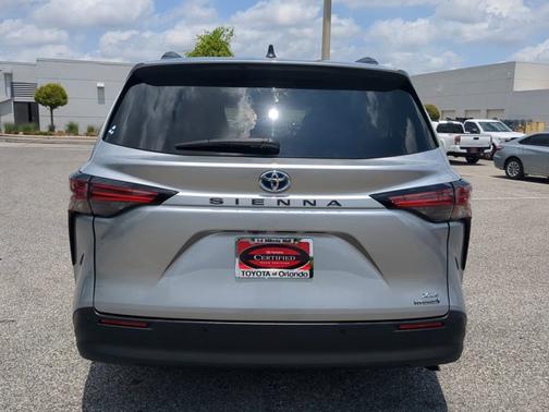 2022 Toyota Sienna XLE
