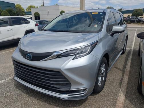 2021 Toyota Sienna XLE