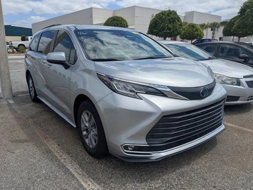 2021 Toyota Sienna XLE