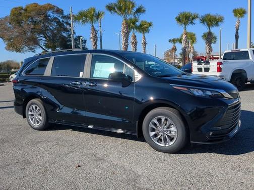 2025 Toyota Sienna XLE
