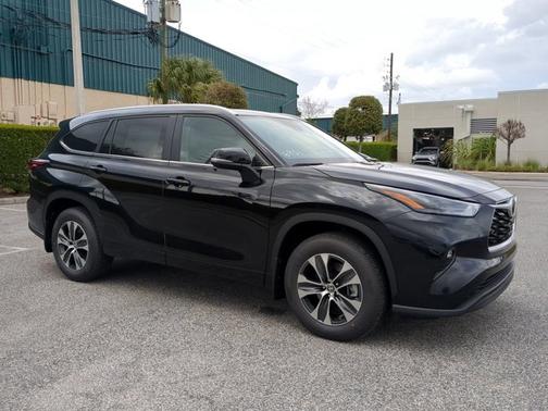 2025 Toyota Highlander XLE
