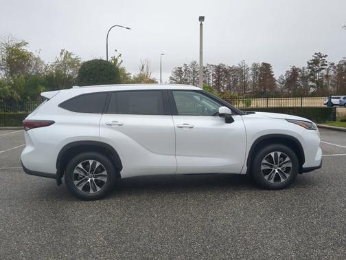 2026 Toyota Highlander XLE
