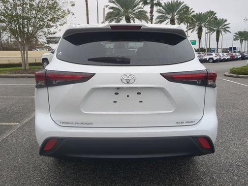 2026 Toyota Highlander XLE